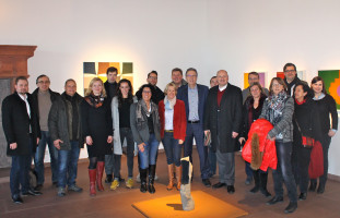 Der Bezirksvorstand konnte sich unter der Führung von Dr. Thomas Richter (Städtische Museen Aschaffenburg, 5. von links) und in Begleitung von Bürgermeister Jürgen Herzing (9. von rechts) ein Bild vom vielfältigen Ausstellungsangebot machen