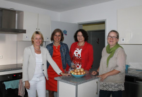 Die SPD-Landtagsabgeordneten Martina Fehlner, Dr. Simone Strohmayr und Ruth Müller informierten sich bei ihrem Besuch im Frauenhaus der Arbeiterwohlfahrt in Aschaffenburg bei Leiterin Tanga Draudt über die Lage vor Ort.