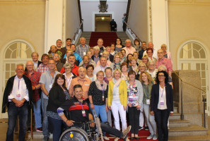 MDL Martina Fehlner zusammen mit der Besuchergruppe vom Bayerischen Untermain