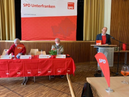 Am Rednerpult Michael Biermann, Vorsitzender AG 60 plus der UnterfrankenSPD