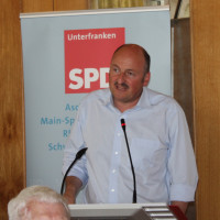 Bezirksvorsitzender Bernd Rützel, MdB, stellt den Leitantrag "Unterfranken gestalten" vor