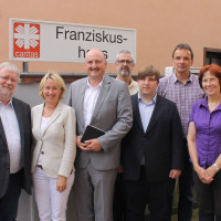 Heinrich Almritter, Gf. Caritas MIL, MdL Martina Fehlner, MdB Bernd Rützel, Roland Weber, Vorsit-zender SPD-KT-Fraktion, Philipp Seibert, Vors.SPD Miltenberg, Wolfgang Härtel,Leit.Sozialberat., Elke Clausmeier,Leit.Sozialstation, Kreisrat Otto Schmedding